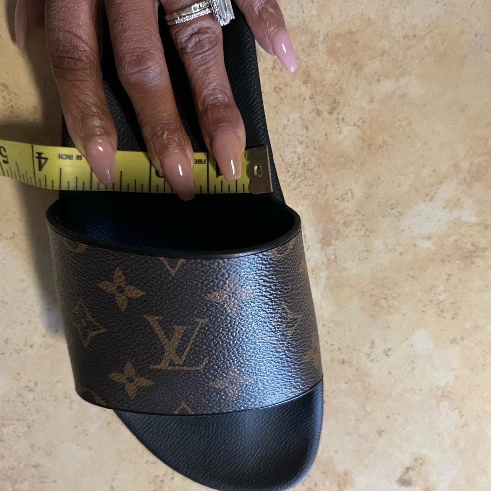 Louis Vuitton Monogram Sandals men’s 7 could fit women’s 8.5-9 wide - Picture 3 of 9